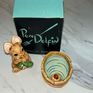 Pen Delfin hand painted stone craft woodlander “Bundle” and bath tub figurine